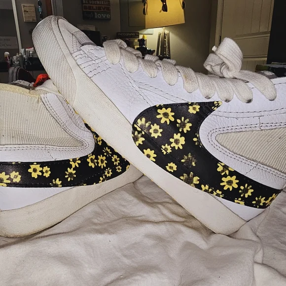 Sunflower nike edition sz great condition unique - Main Image